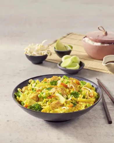 ÁZSIAI STÍLUSÚ RIZSES ÉTEL CSIRKÉVEL