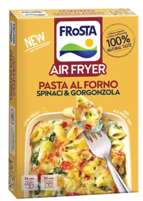 Egy doboz FRoSTA Air Fryer Pasta al Forno Spinaci & Gorgonzola – sajtos, spenótos, sütőben sült tészta, mártással, villával és a főzési idő: 24 vagy 30 perc.